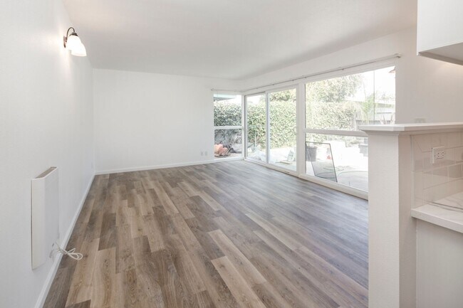 Building Photo - 6740 Sabado Tarde Rd