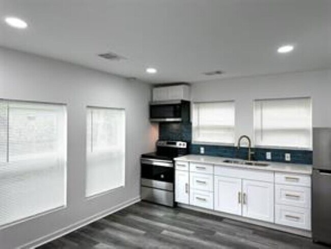 Foto del edificio - 4318 1st