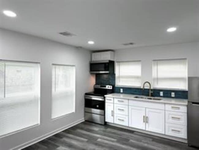 Building Photo - 4318 1st