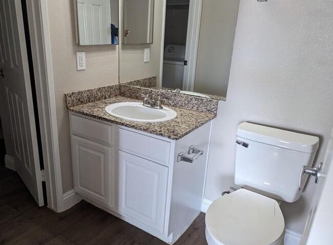 Foto del edificio - Bright spacious condo near Sunrise Mountain