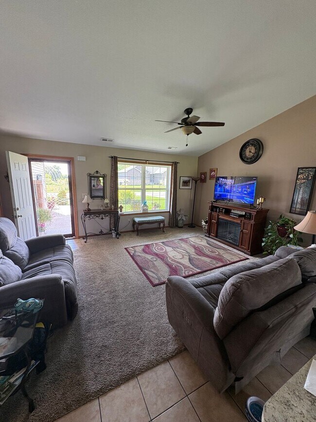 Foto del edificio - 3 Bedroom 2 Bathroom Duplex