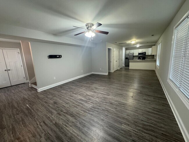 Foto del edificio - Spacious five bedroom, two bathroom home steps from WKU