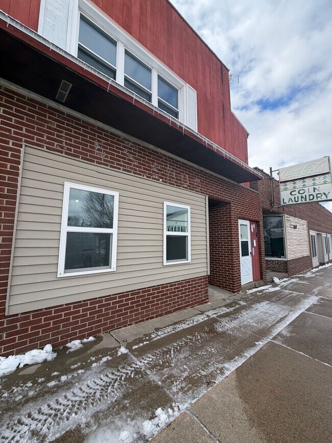 Building Photo - 317 Main St