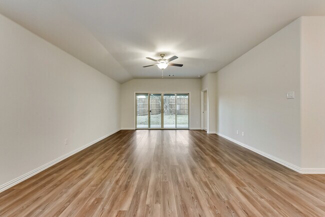 Photo - 208 Briarwood Ln House