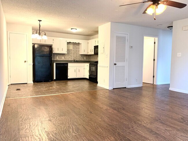 Foto del edificio - 402 Jack Miller Blvd