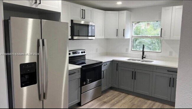 Building Photo - 1025 NW 55th St