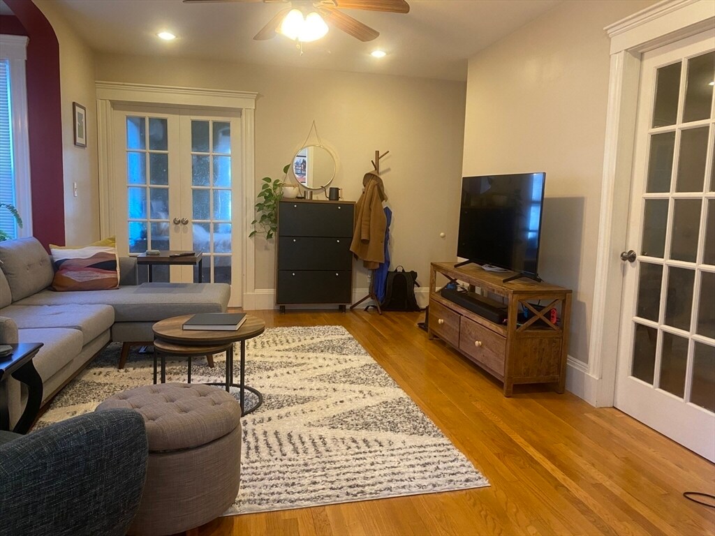 Primary Photo - 35 Pinckney St