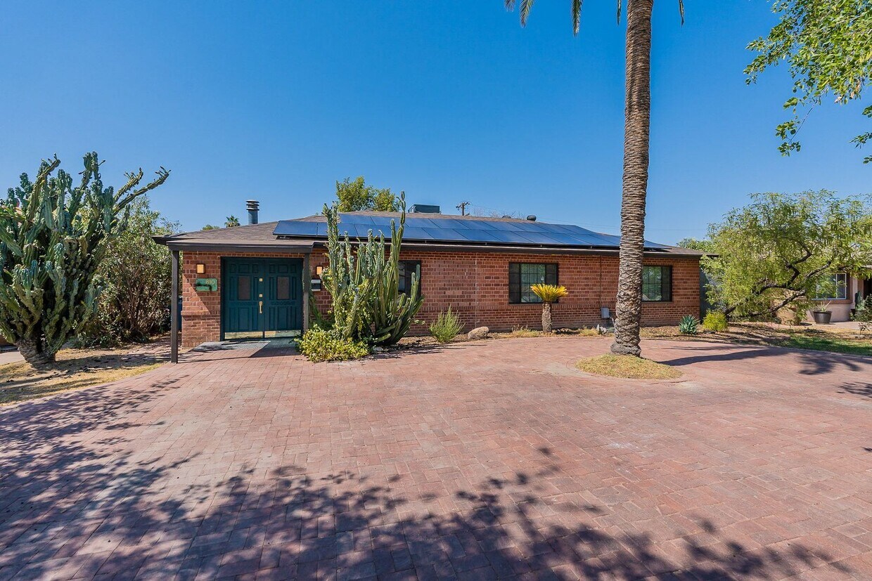 Primary Photo - Stunning Remodeled 3 Bed 2 Ba with Pool