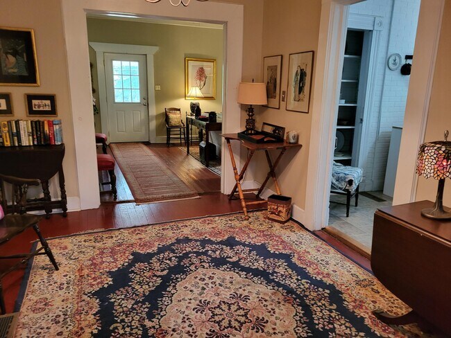 Foto del edificio - 318 Chesterfield St N