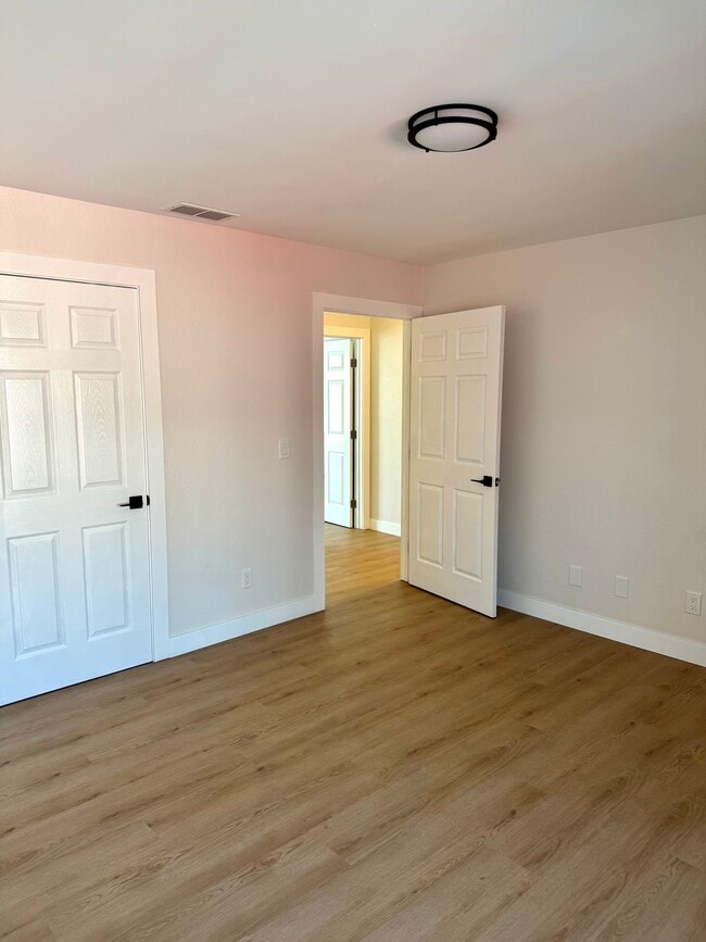 Building Photo - Altadena Townhouse Apartments