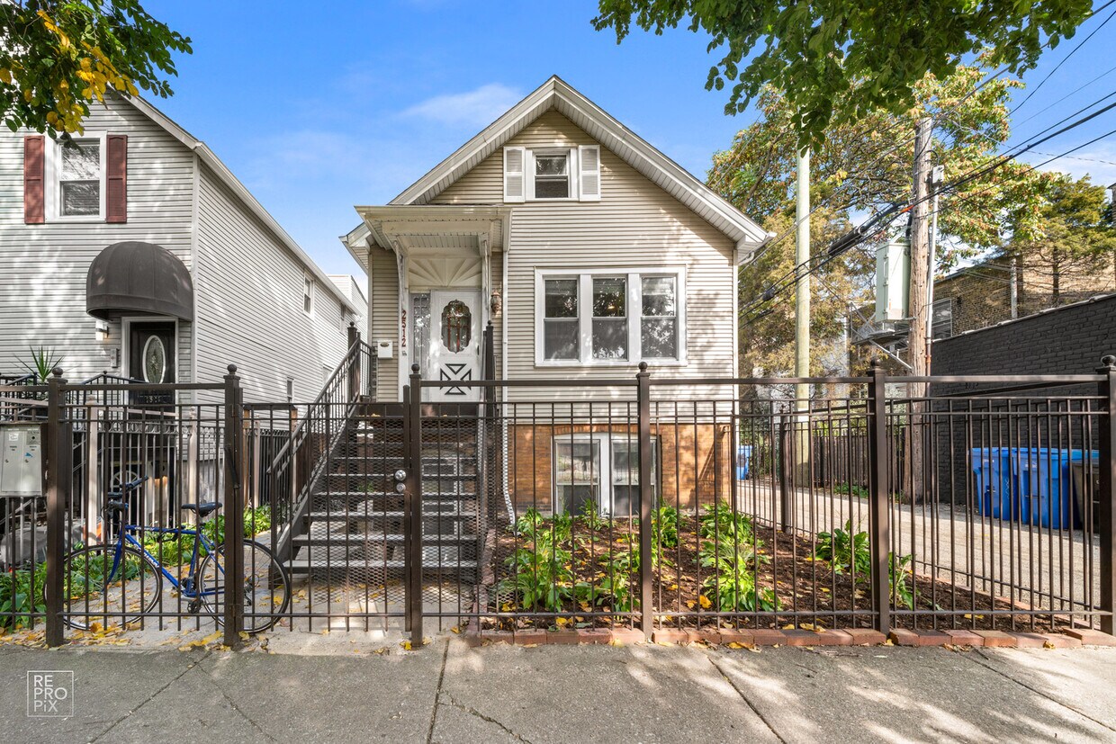 2512 W Lyndale St Unit G, Chicago, IL 60647 Condo for Rent in Chicago