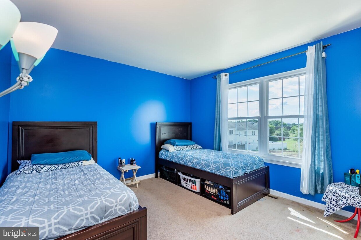 Foto principal - 6153 Spring Knoll Dr