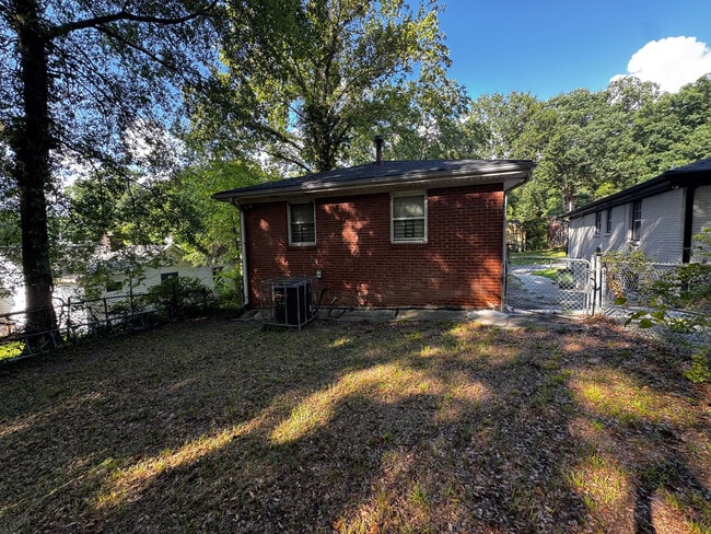 Photo - Room in House on Spellman St NW