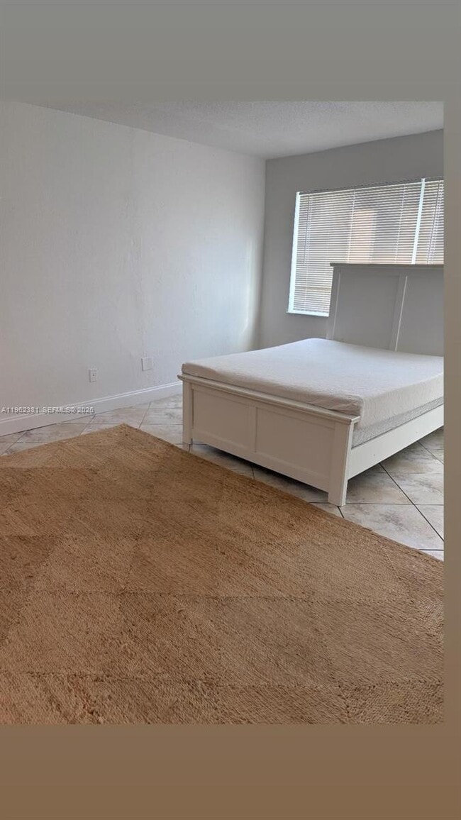 Foto del edificio - 14830 Naranja Lakes Blvd