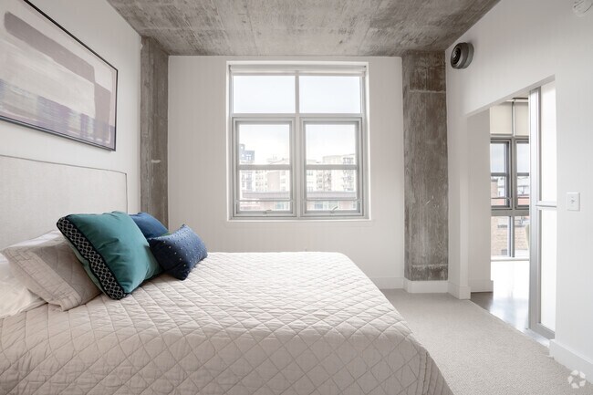 2 habitaciones, 2 baños - 842 pies cuadrados - Dormitorio principal - The DeSoto Apartments