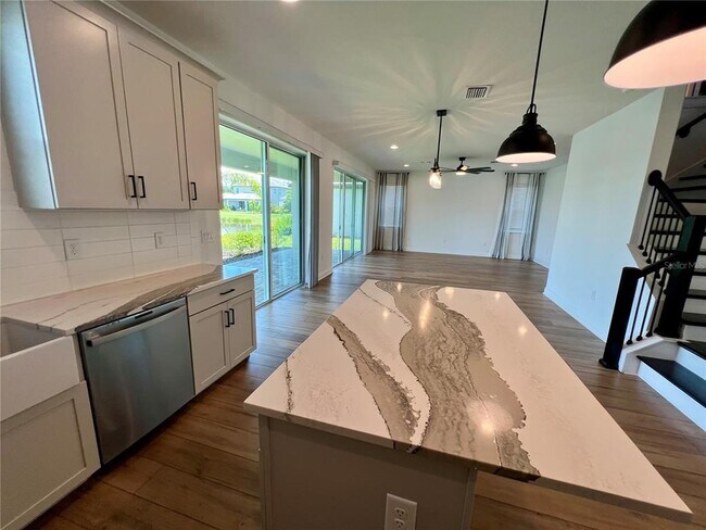Foto del edificio - 3704 Wild Blossom Pl