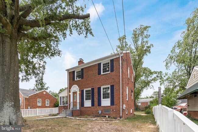 Foto del edificio - 2114 Beechwood Rd