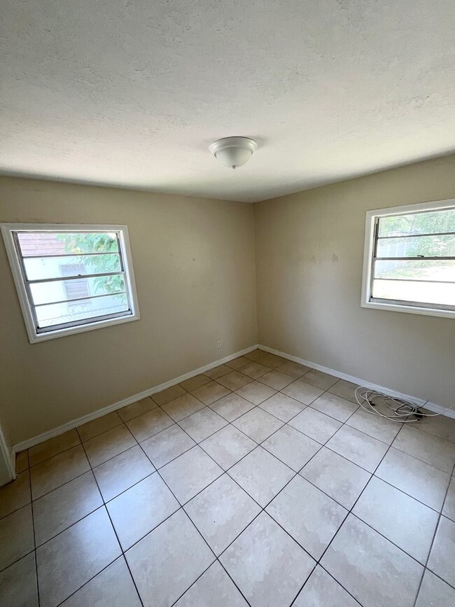 Building Photo - Nice 3BR/1BA Home Dade City, FL
