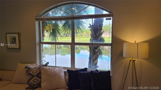 Foto del edificio - 1160 Weeping Willow Way