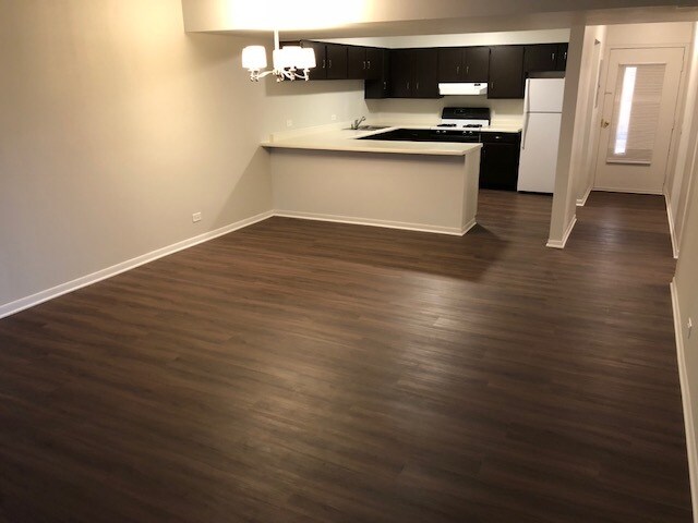 Foto principal - 103 N Milwaukee Ave