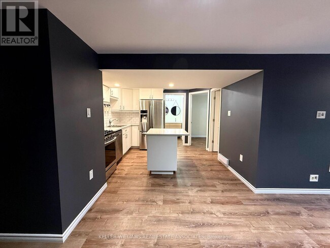 Building Photo - 703 Robert Ferrie Dr