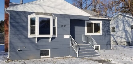Building Photo - 1009 S Strevell Ave