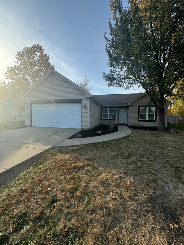 Foto principal - 3 Bedroom Remodeled Single Family Home