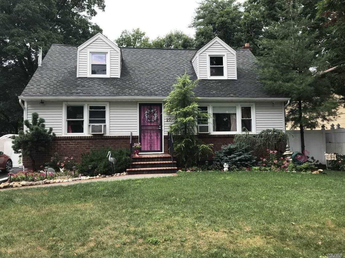 27 Keeler St, Huntington, NY 11743 Apartment for Rent in Huntington