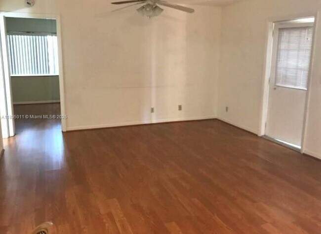 Foto del edificio - 5860 Whispering Pine Way
