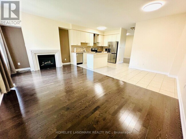 Photo du bâtiment - 10355 Woodbine Ave