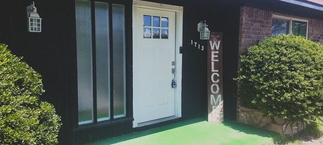 Foto del edificio - 3 Bed 2 Bath Home!