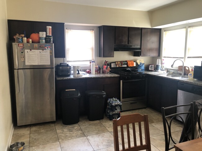 Foto del edificio - 4115 N Odell Ave