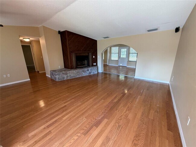 Foto del edificio - 525 Lakeview Dr