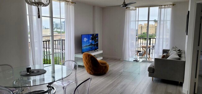 Foto del edificio - 651 Okeechobee Blvd