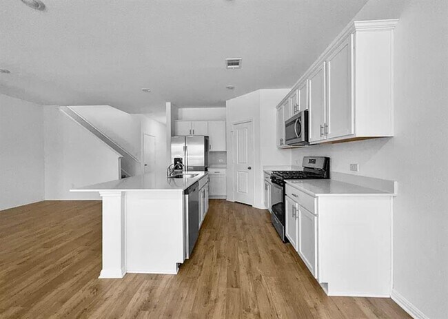 Building Photo - 1941 Crowned Eagle Pass