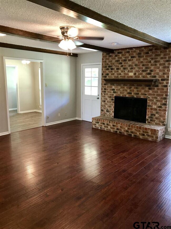 Building Photo - 1725 Angy Dr