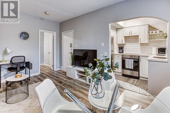 Photo du bâtiment - 233 W 13th Ave