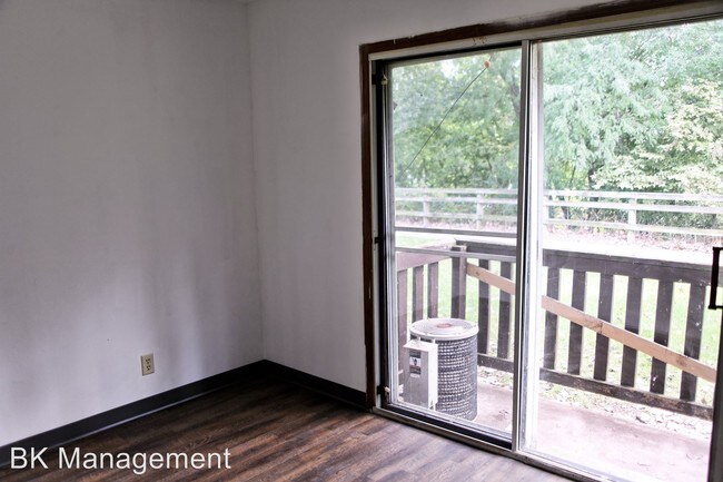 Building Photo - 320 Brown St