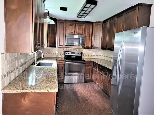 Foto del edificio - 8935 Pine Tree Cir