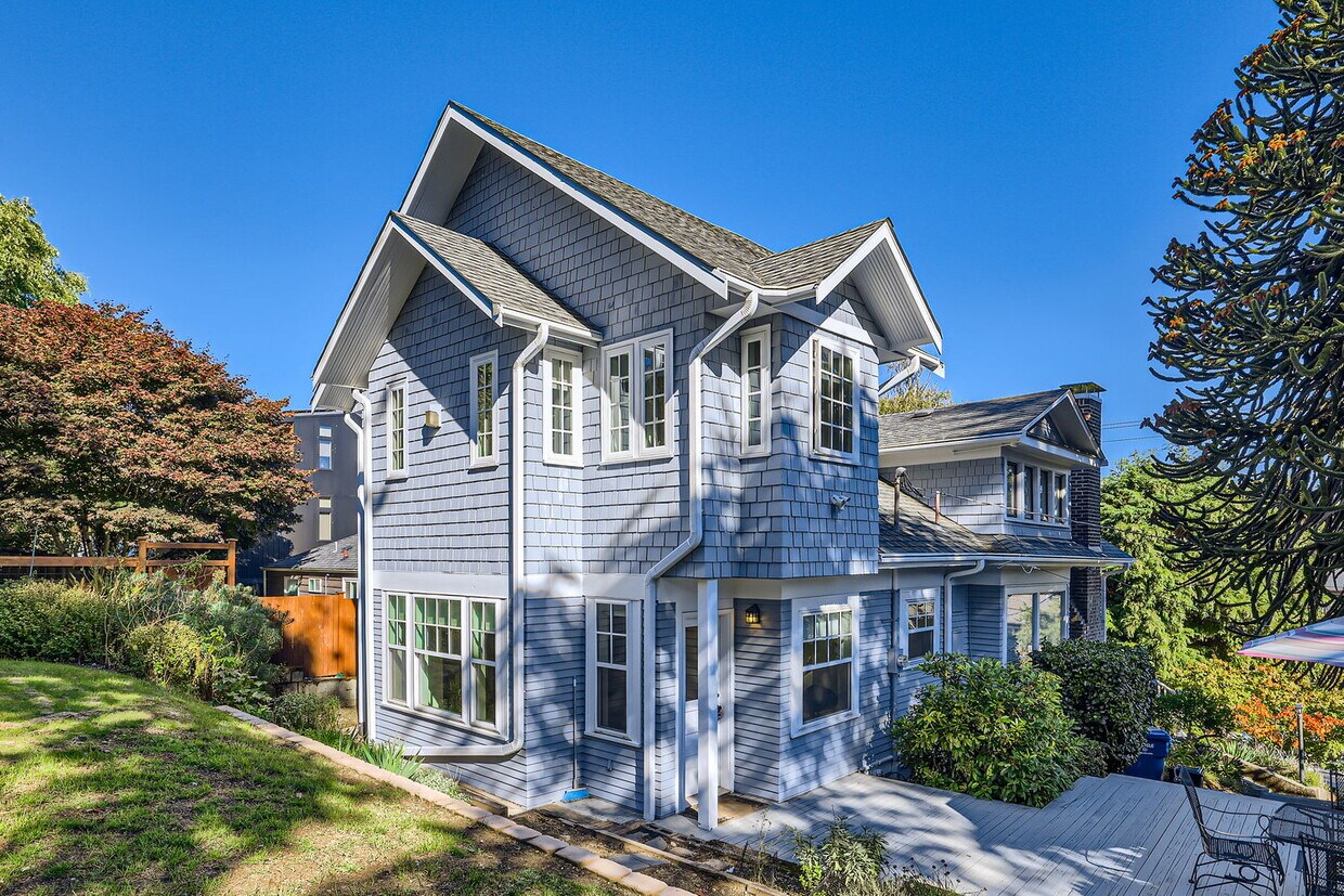 Primary Photo - 5733 38th Ave NE