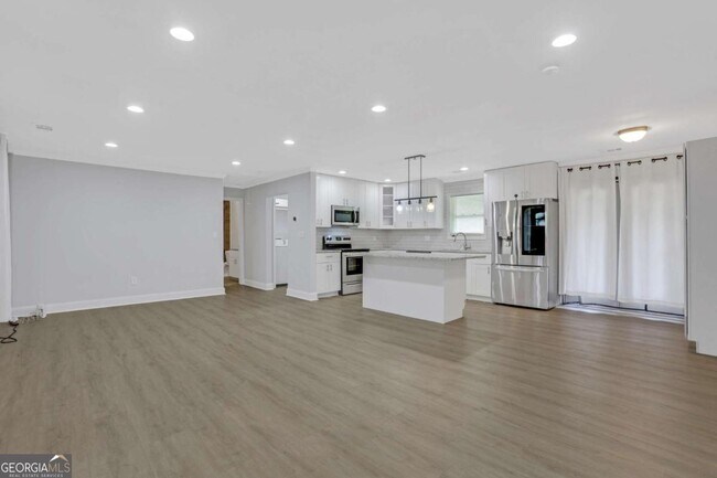 Building Photo - 3436 Pinehill Dr