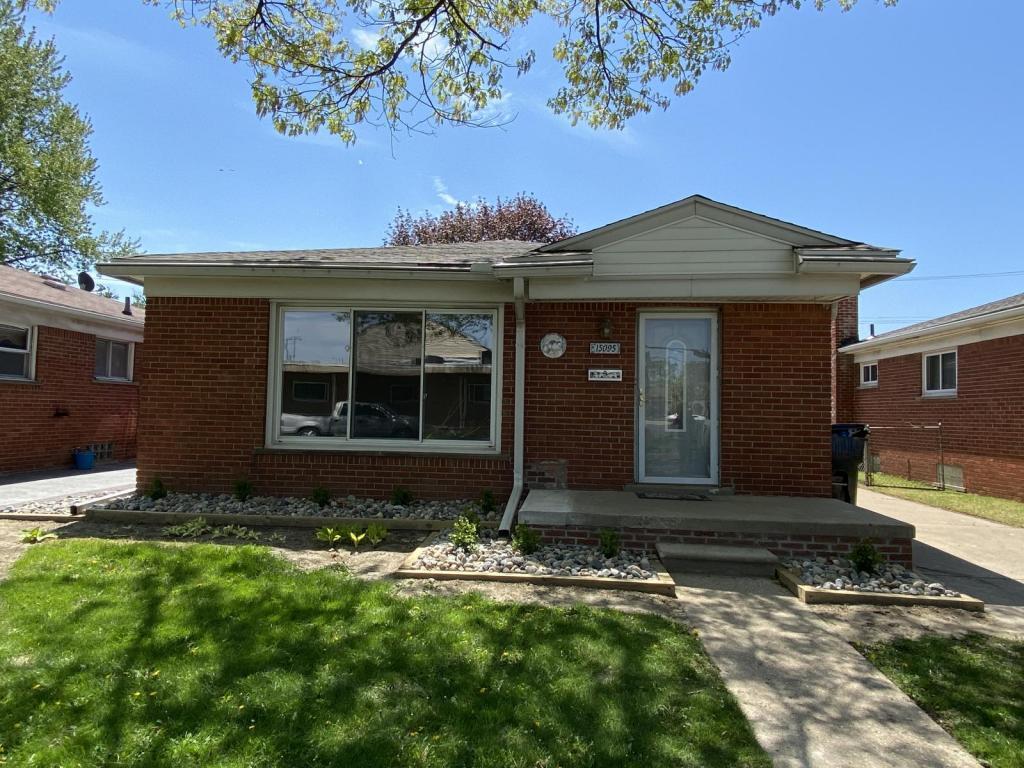 Primary Photo - 15095 Cleophus Ave