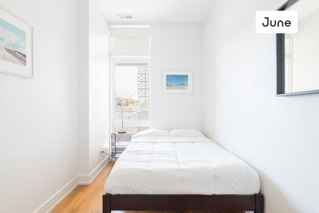 Building Photo - ROOM ONLY in 4-bed/2.0-bath Home