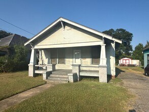 Building Photo - 4084 Kenneth Ave