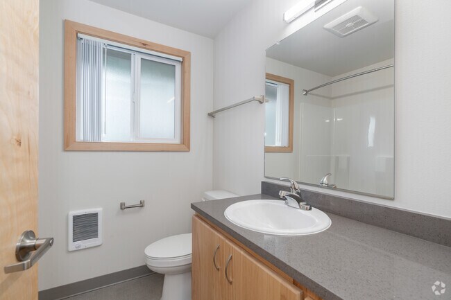 2 habitaciones, 1 baño, 850 pies cuadrados, baño - Marilann Terrace
