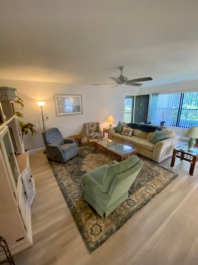 Foto del edificio - 451 SW South River Dr