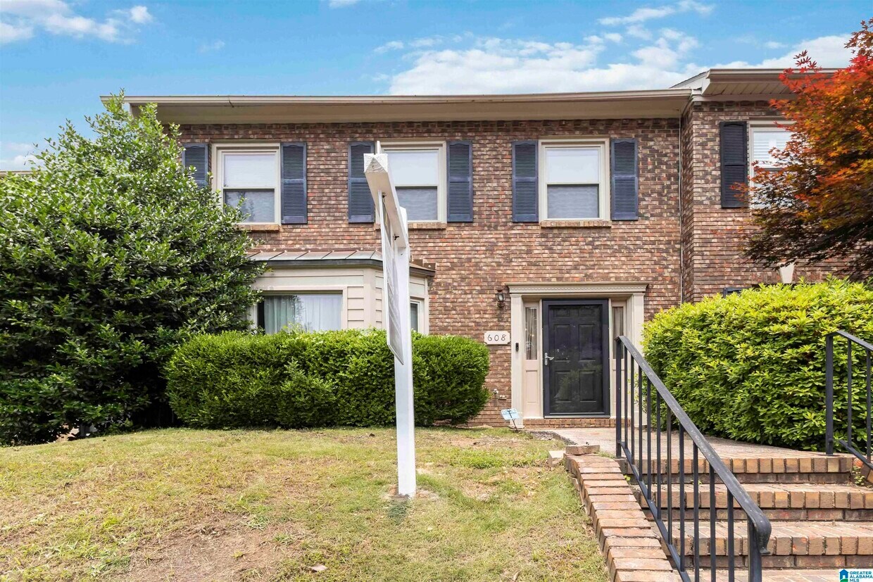 Foto principal - 608 Mountain Laurel Ct