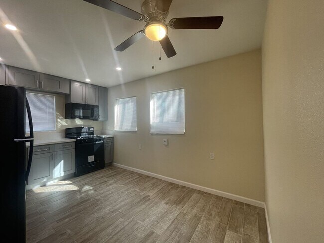 Foto del edificio - 5895-5897 Imperial Ave