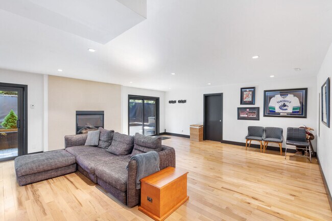 Building Photo - 7098 Nesters Rd