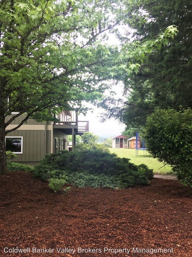 Foto del edificio - 6 br, 3.5 bath House - 5065 SW Nash Ave.